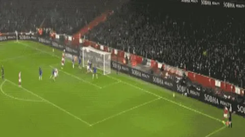 拜合拉木深圳拳击赛逆转瞬间爆发冲突：对手被红牌罚下，现场惊现失控局面